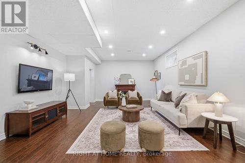 628 Marksbury Road, Pickering (West Shore), ON - Indoor Photo Showing Living Room