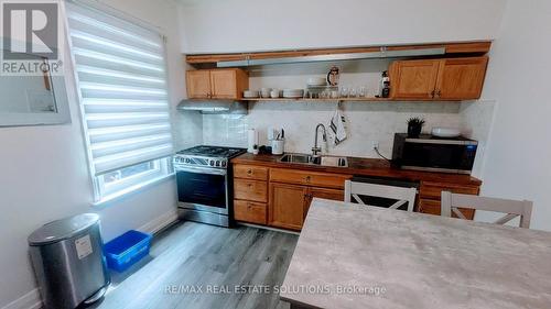 206 Bathurst Street, Toronto, ON - Indoor Photo Showing Kitchen