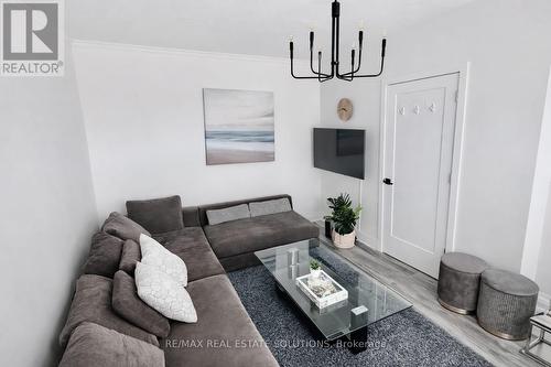 206 Bathurst Street, Toronto, ON - Indoor Photo Showing Other Room