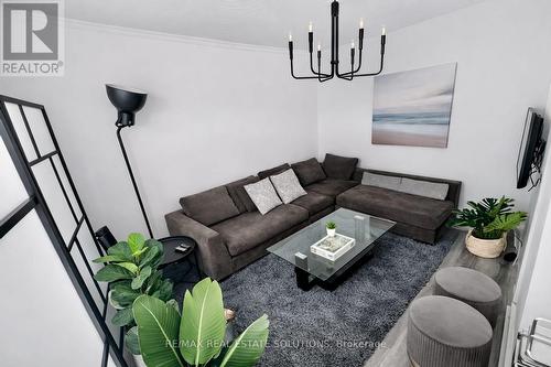 206 Bathurst Street, Toronto, ON - Indoor Photo Showing Living Room