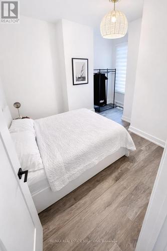 206 Bathurst Street, Toronto, ON - Indoor Photo Showing Bedroom