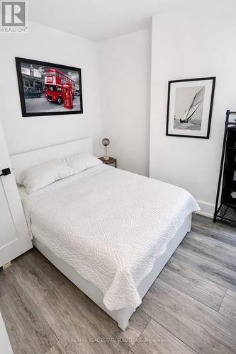 206 Bathurst Street, Toronto, ON - Indoor Photo Showing Bedroom