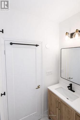 206 Bathurst Street, Toronto, ON - Indoor