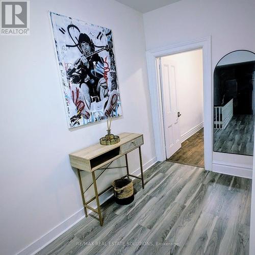 206 Bathurst Street, Toronto, ON - Indoor Photo Showing Other Room