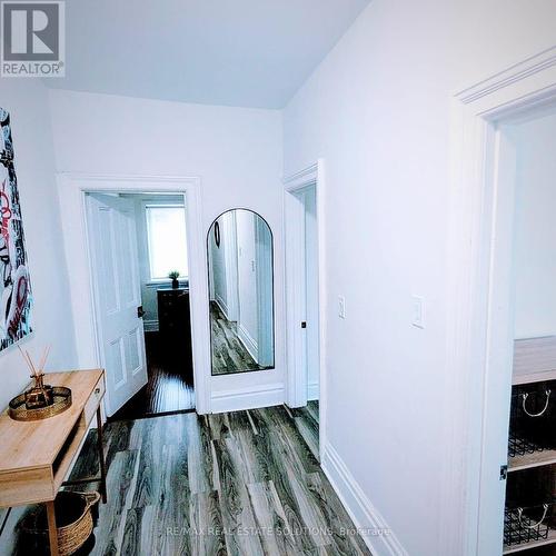 206 Bathurst Street, Toronto, ON - Indoor Photo Showing Other Room