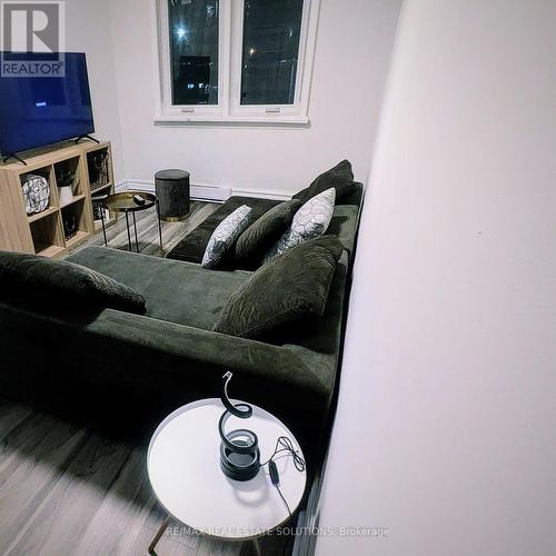 206 Bathurst Street, Toronto, ON - 