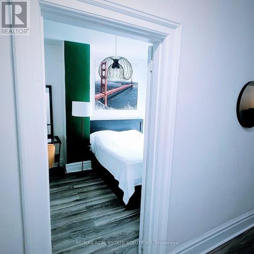 206 Bathurst Street, Toronto, ON - Indoor