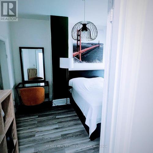 206 Bathurst Street, Toronto, ON - Indoor