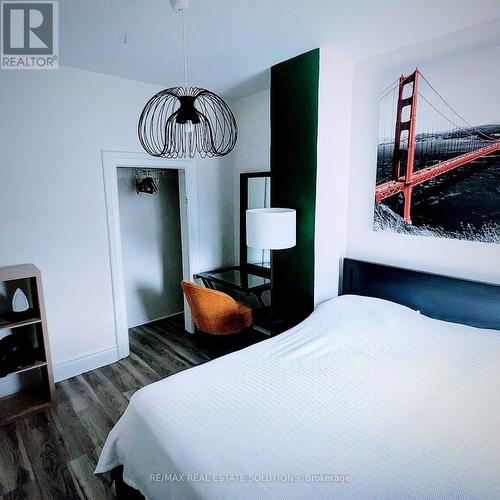 206 Bathurst Street, Toronto, ON - Indoor Photo Showing Bedroom