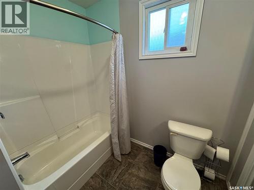 213 3Rd Avenue W, Biggar, SK - Indoor Photo Showing Bathroom