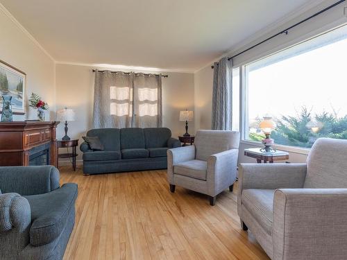 911 Highway 335, West Pubnico, NS - Indoor Photo Showing Living Room