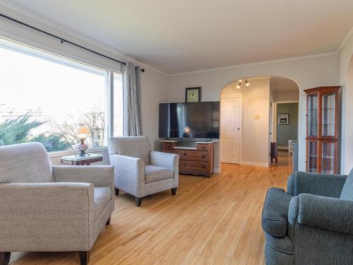 911 Highway 335, West Pubnico, NS - Indoor Photo Showing Living Room