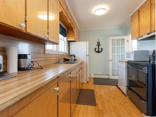 911 Highway 335, West Pubnico, NS - Indoor Photo Showing Kitchen