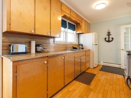 911 Highway 335, West Pubnico, NS - Indoor Photo Showing Kitchen