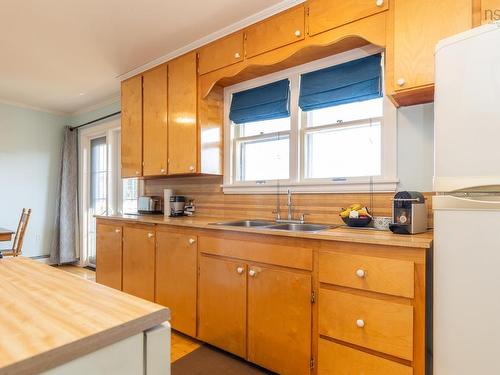 911 Highway 335, West Pubnico, NS - Indoor Photo Showing Kitchen With Double Sink