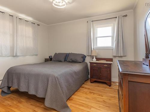 911 Highway 335, West Pubnico, NS - Indoor Photo Showing Bedroom