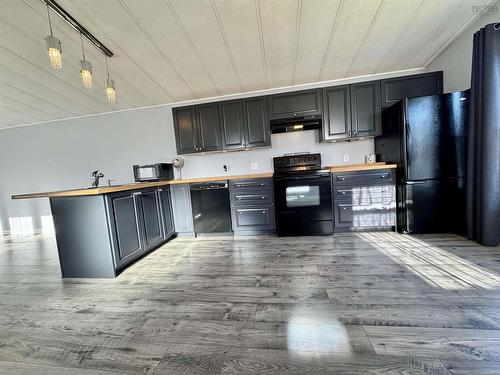 1535 Woodbine Drive, Beaver Bank, NS 