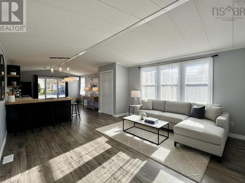 1535 Woodbine Drive, Beaver Bank, NS 