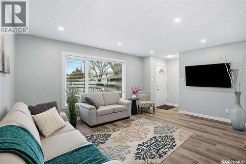 1612 Rothwell Street, Regina, SK - Indoor Photo Showing Living Room