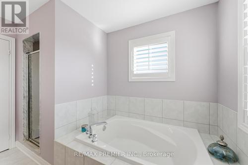 31 Boyces Creek Court, Caledon, ON - Indoor Photo Showing Bathroom