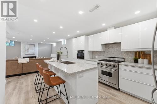 31 Boyces Creek Court, Caledon, ON - Indoor Photo Showing Kitchen With Upgraded Kitchen