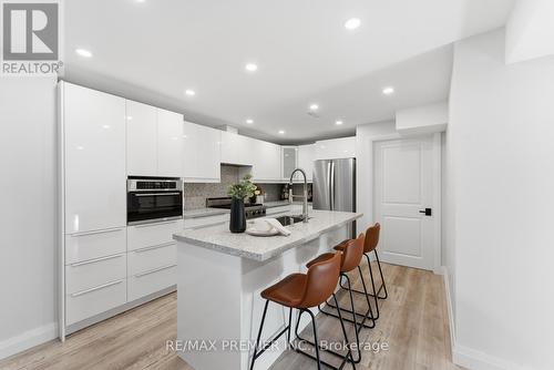 31 Boyces Creek Court, Caledon, ON - Indoor Photo Showing Kitchen With Upgraded Kitchen