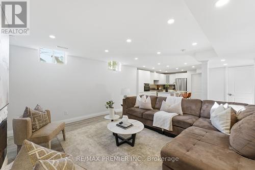31 Boyces Creek Court, Caledon, ON - Indoor Photo Showing Living Room