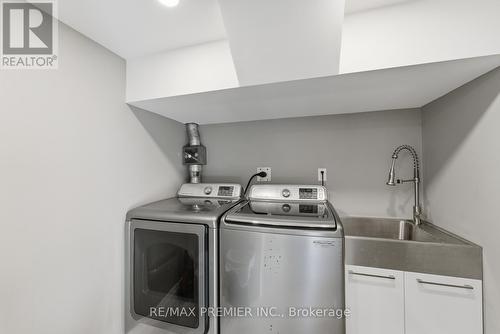 31 Boyces Creek Court, Caledon, ON - Indoor Photo Showing Laundry Room