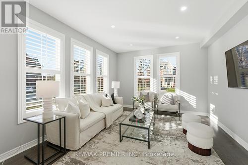 31 Boyces Creek Court, Caledon, ON - Indoor Photo Showing Living Room