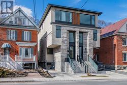 B - 13 FIFTH AVENUE  Ottawa, ON K1S 2M2