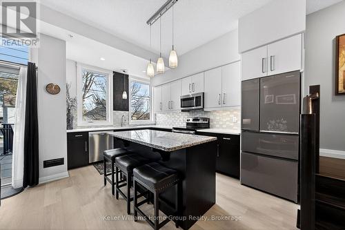At5 - 53 Arthur Street S, Guelph (St. Patrick'S Ward), ON - Indoor Photo Showing Kitchen With Upgraded Kitchen