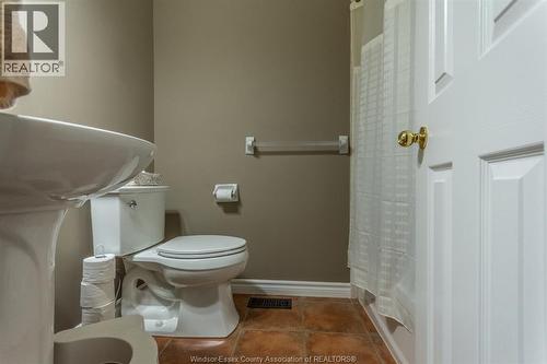 11925 Cobblestone Crescent, Windsor, ON - Indoor Photo Showing Bathroom