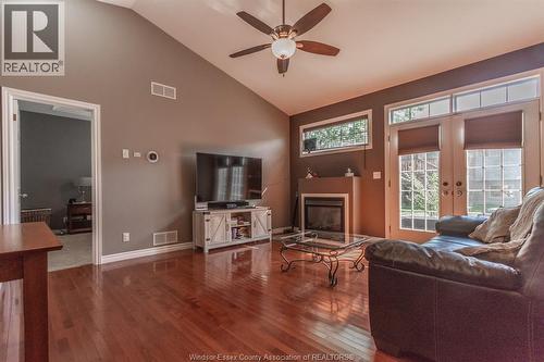 11925 Cobblestone Crescent, Windsor, ON - Indoor Photo Showing Living Room