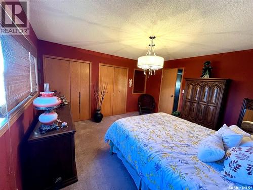 550 6Th Avenue Nw, Swift Current, SK - Indoor Photo Showing Bedroom