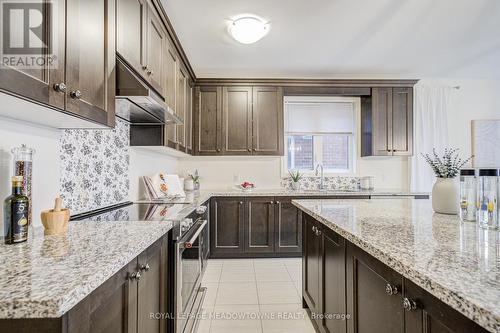 95 Beckett Avenue, East Gwillimbury, ON - Indoor Photo Showing Kitchen With Upgraded Kitchen