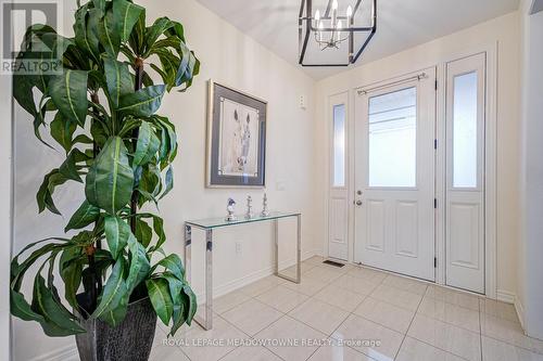 95 Beckett Avenue, East Gwillimbury, ON - Indoor Photo Showing Other Room