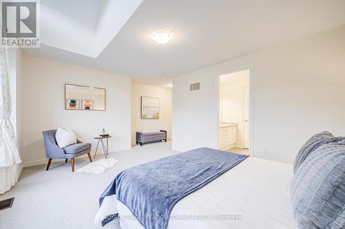 95 Beckett Avenue, East Gwillimbury, ON - Indoor Photo Showing Bedroom