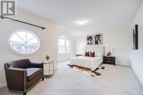 95 Beckett Avenue, East Gwillimbury, ON - Indoor Photo Showing Bedroom
