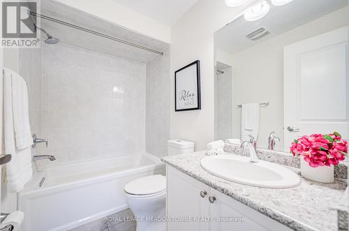 95 Beckett Avenue, East Gwillimbury, ON - Indoor Photo Showing Bathroom