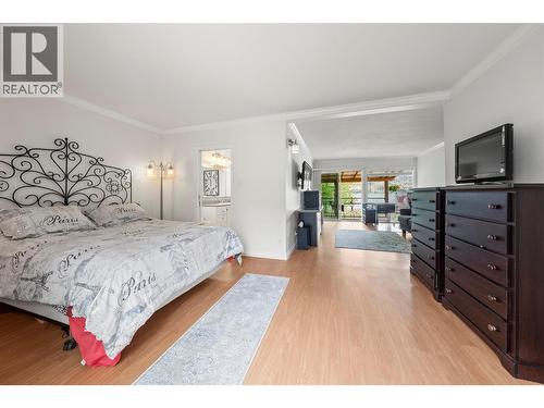 3939 Lakeside Road, Penticton, BC - Indoor Photo Showing Bedroom
