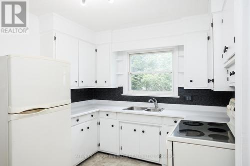 22 Sunset Court, Kawartha Lakes (Lindsay), ON - Indoor Photo Showing Kitchen With Double Sink