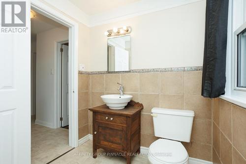 22 Sunset Court, Kawartha Lakes (Lindsay), ON - Indoor Photo Showing Bathroom