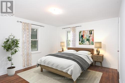 22 Sunset Court, Kawartha Lakes (Lindsay), ON - Indoor Photo Showing Bedroom