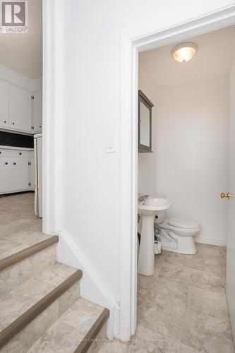 22 Sunset Court, Kawartha Lakes (Lindsay), ON - Indoor Photo Showing Bathroom
