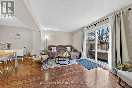 64 - 145 Rice Avenue, Hamilton, ON - Indoor Photo Showing Living Room