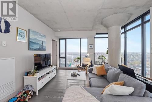 1803 - 203 Catherine Street, Ottawa, ON - Indoor Photo Showing Living Room