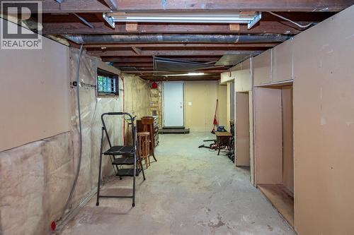 205 6Th Avenue, Castlegar, BC - Indoor Photo Showing Basement