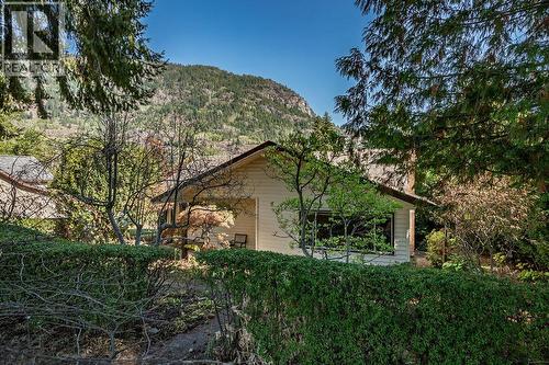 205 6Th Avenue, Castlegar, BC - Outdoor