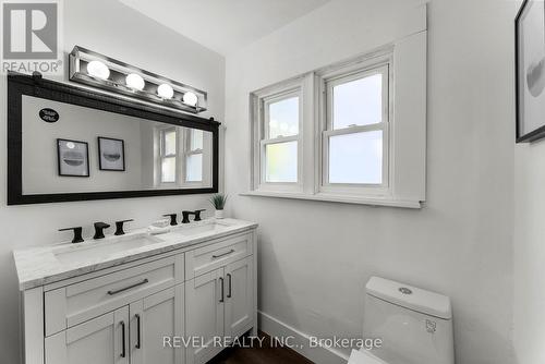 180 Hillcroft Street, Oshawa (O'Neill), ON - Indoor Photo Showing Bathroom