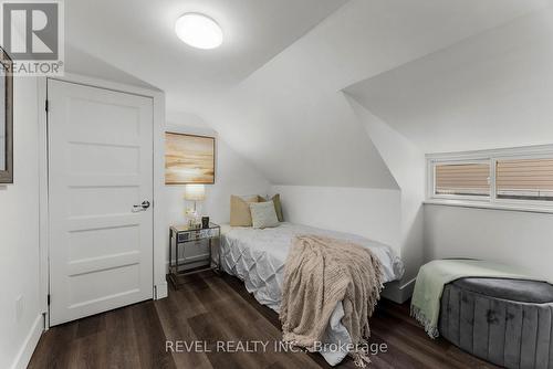 180 Hillcroft Street, Oshawa (O'Neill), ON - Indoor Photo Showing Bedroom